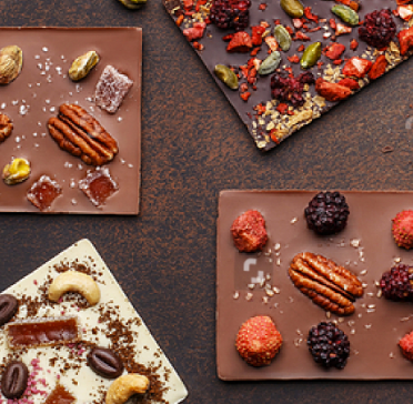 Zuckerfreie vegane Schokolade exklusiv mit Nüssen und Früchten