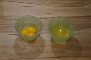 zuckerfreier Rhabarberkuchen Eier trennen